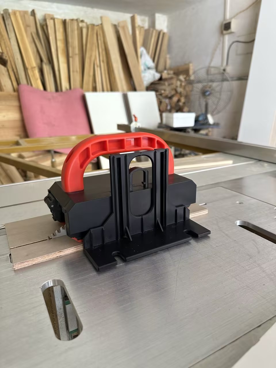 Woodworking Bandsaw - Bloque de empuje ajustable para sierra